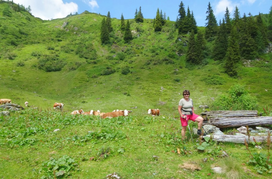 Gastgeberin Paula Geistlinger beim Wandern in Flachau